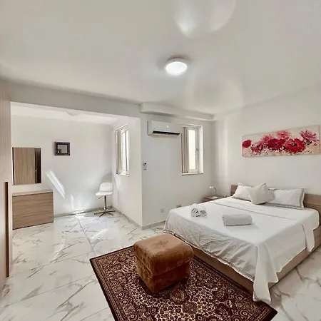 Quiet 2br In Spinola Bay Near Beaches Saint Julian's