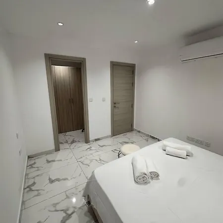 Quiet 2br In Spinola Bay Near Beaches 公寓